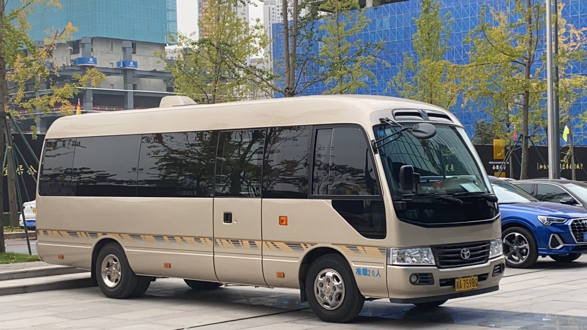 成都租車帶司機服務
