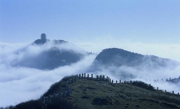 成都周邊租車自駕游景點推薦峨眉山